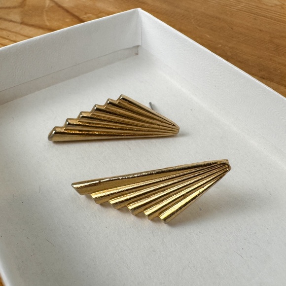 Vintage Golden Fan Earrings - Picture 2 of 4